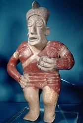Figurina di un giocatore di tlachtli con elmo, da Jalisco, Periodo Classico, 400-700